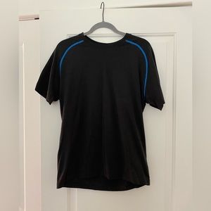 MENS LULULEMON Swift Tech Short-Sleeve Athletic Shirt // blue detail // MEDIUM